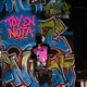 Toy en nota Single