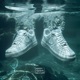 Schritte unter Wasser Single