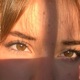 Ojos color miel Single
