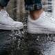 deszcz na białe Nike Single